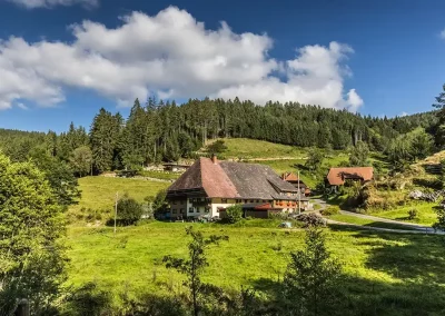 Ferienwohnung für Familien und Gruppen nahe Titisee-Neustadt – Ferienwohnungen zum Hirschen